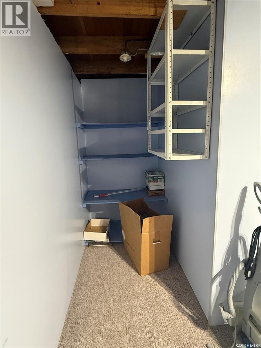 72 11Th Street, Weyburn, SK - Indoor Photo Showing Other Room