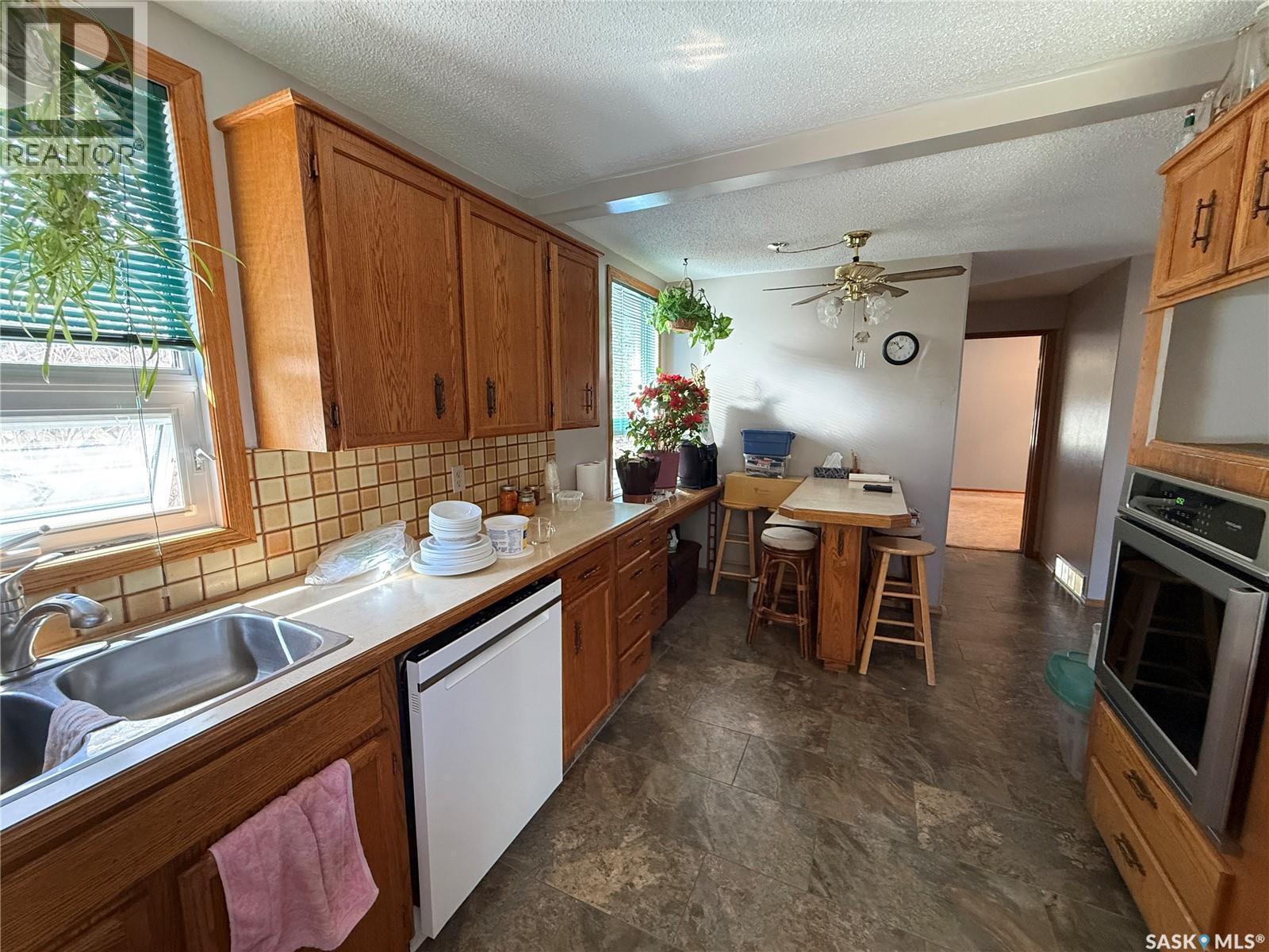 72 11Th Street, Weyburn, SK - Indoor Photo Showing Kitchen With Double Sink