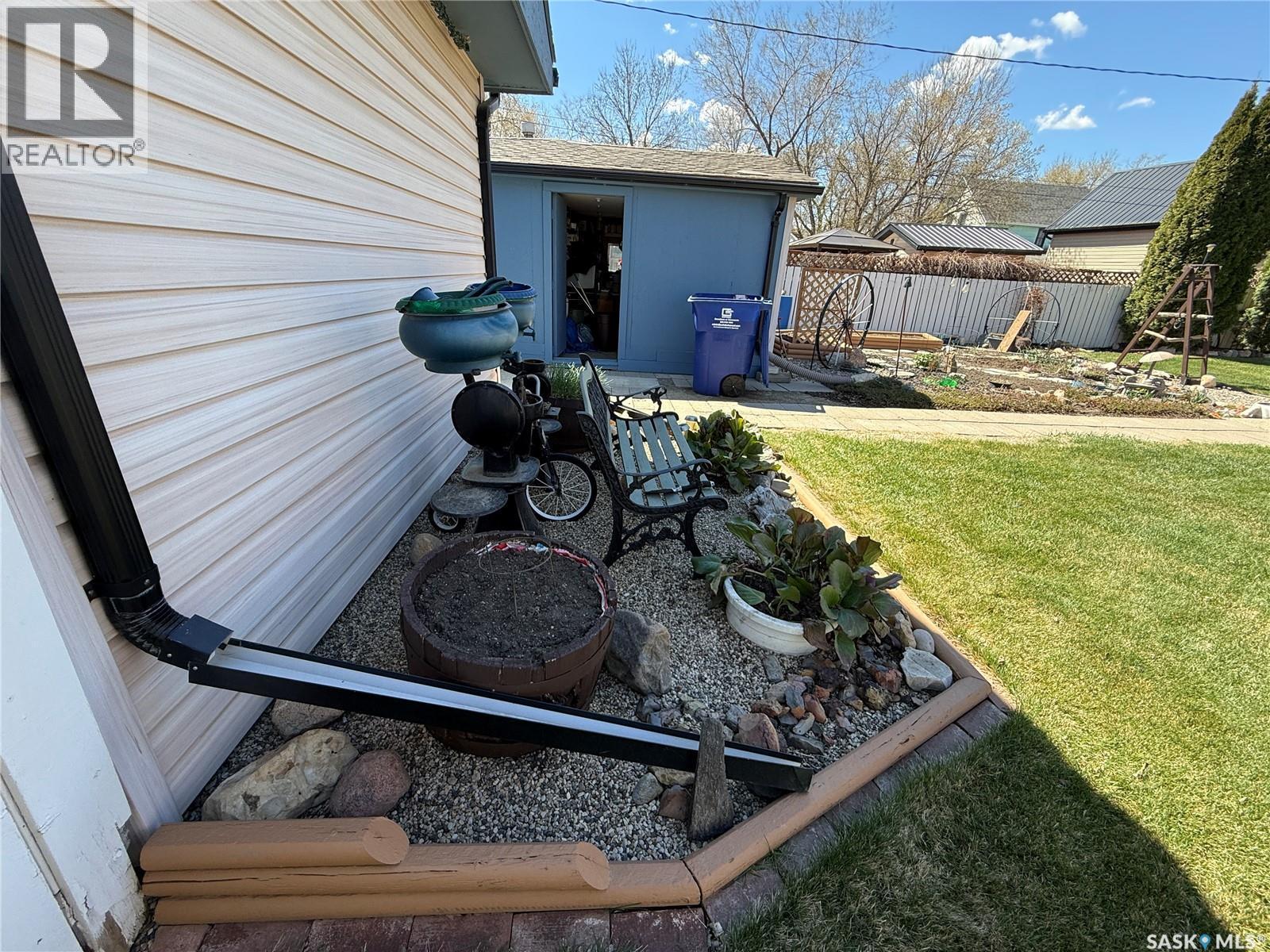 72 11Th Street, Weyburn, SK - Outdoor With Deck Patio Veranda
