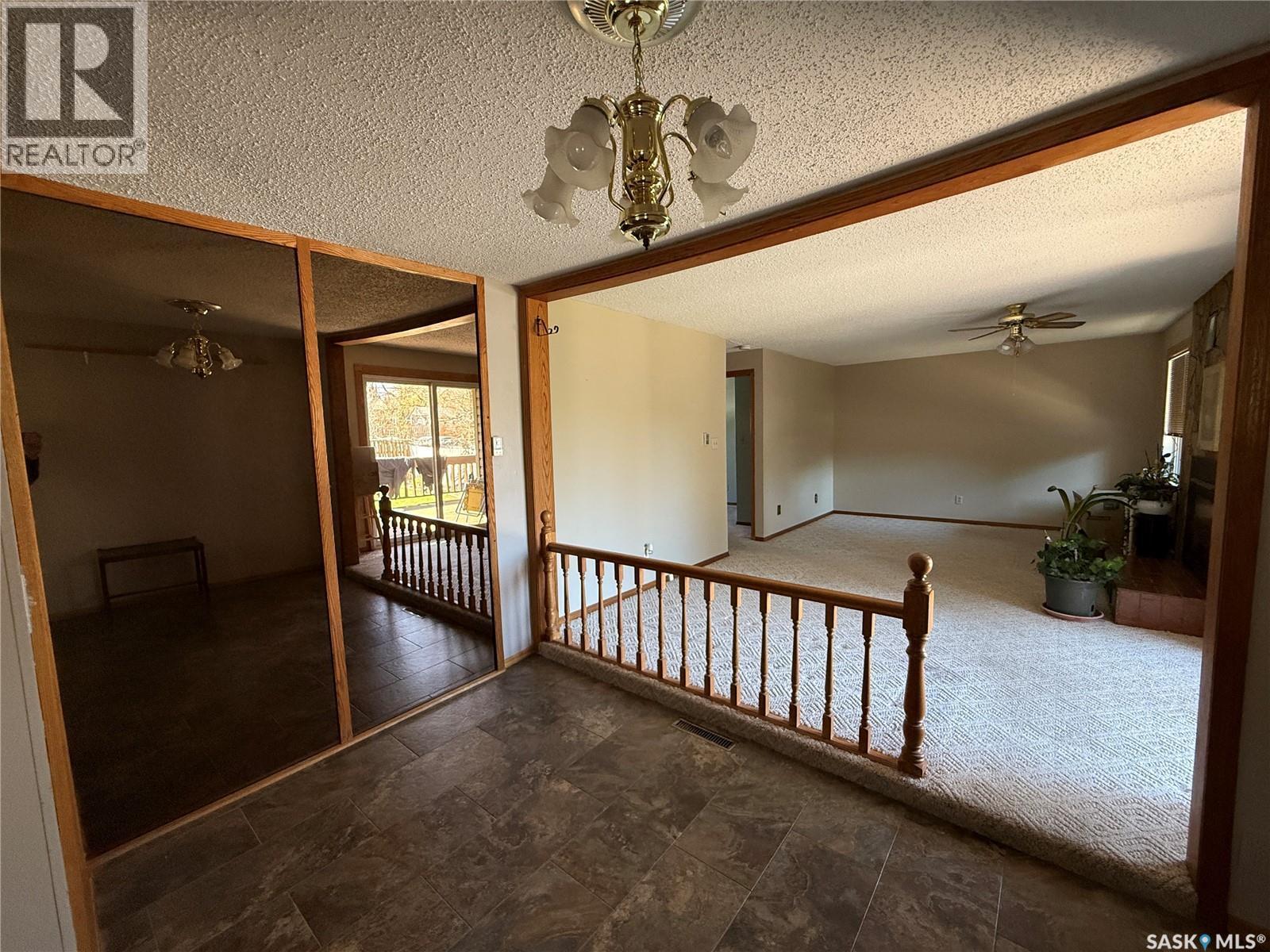 72 11Th Street, Weyburn, SK - Indoor Photo Showing Other Room