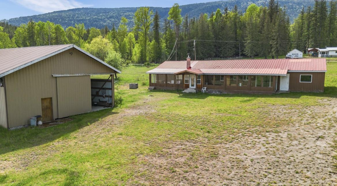600 Robinson Road, Edgewood, BC - Outdoor