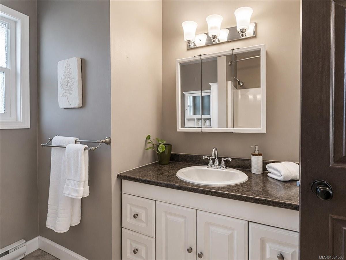 3298 Cook St, Chemainus, BC