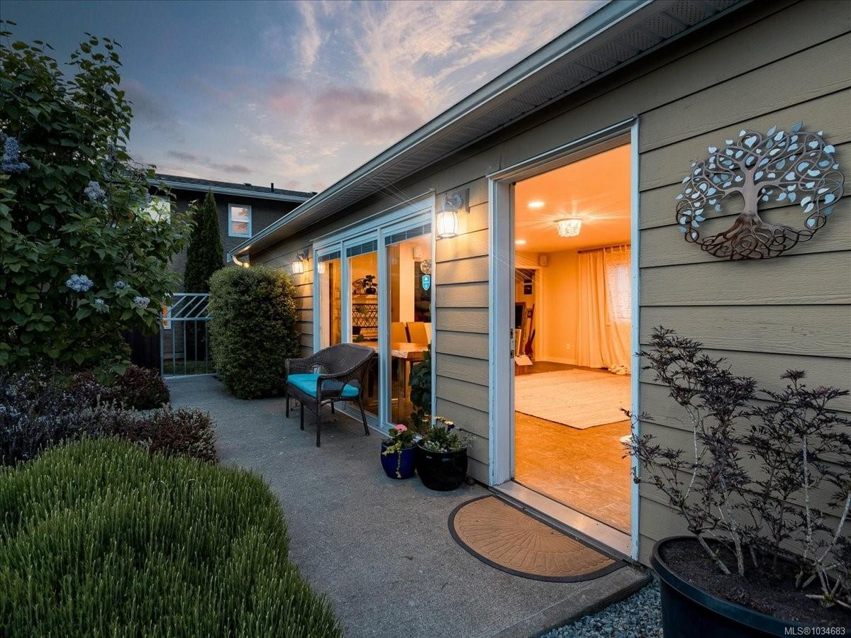 3298 Cook St, Chemainus, BC
