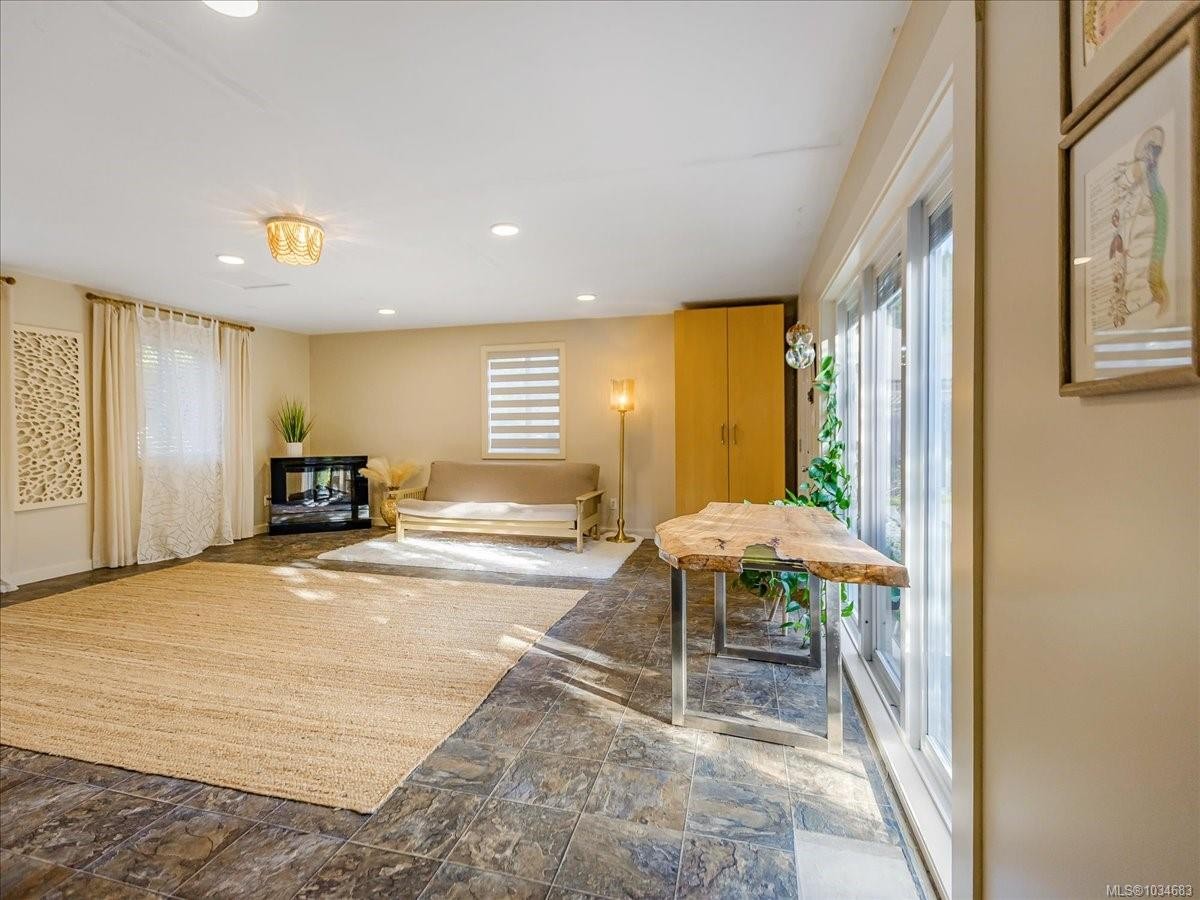 3298 Cook St, Chemainus, BC