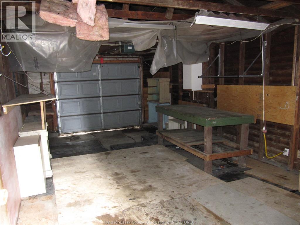 1063 Bruce, Windsor, ON - Indoor Photo Showing Garage