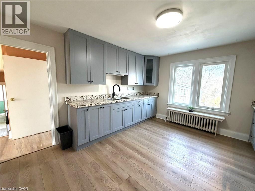 218 Weber Street E, Kitchener, ON - Indoor Photo Showing Kitchen
