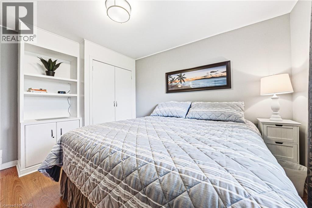 2231 Sandringham Drive, Burlington, ON - Indoor Photo Showing Bedroom
