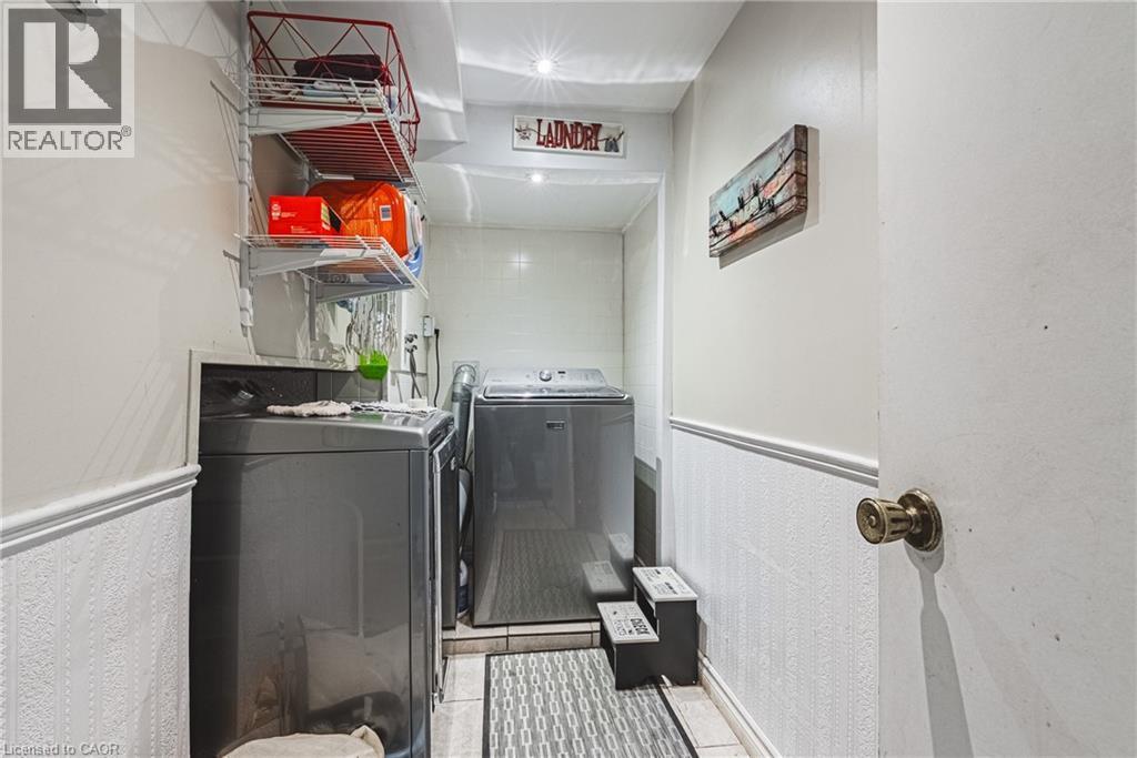 2231 Sandringham Drive, Burlington, ON - Indoor Photo Showing Laundry Room