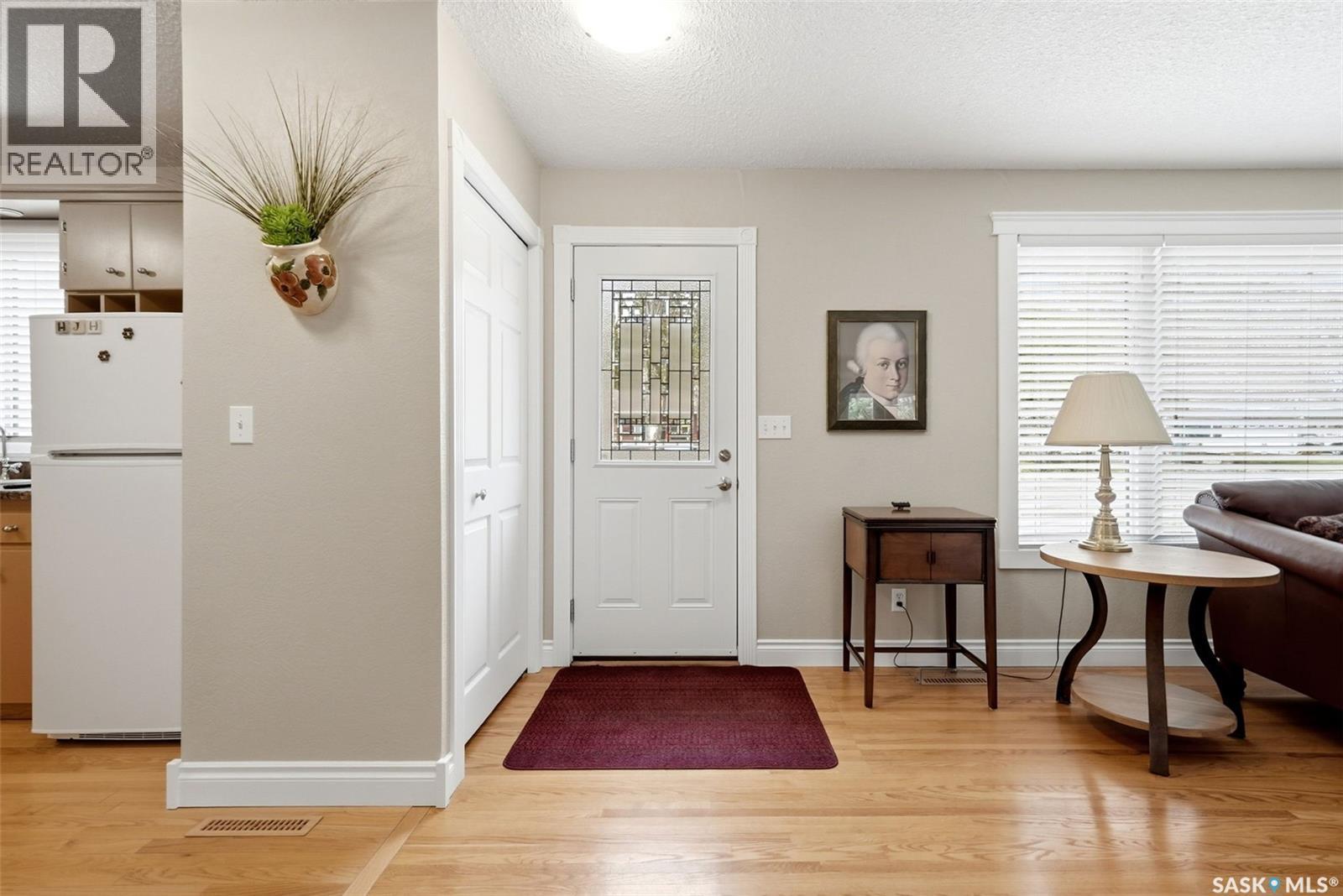 229 20Th Avenue E, Regina, SK - Indoor