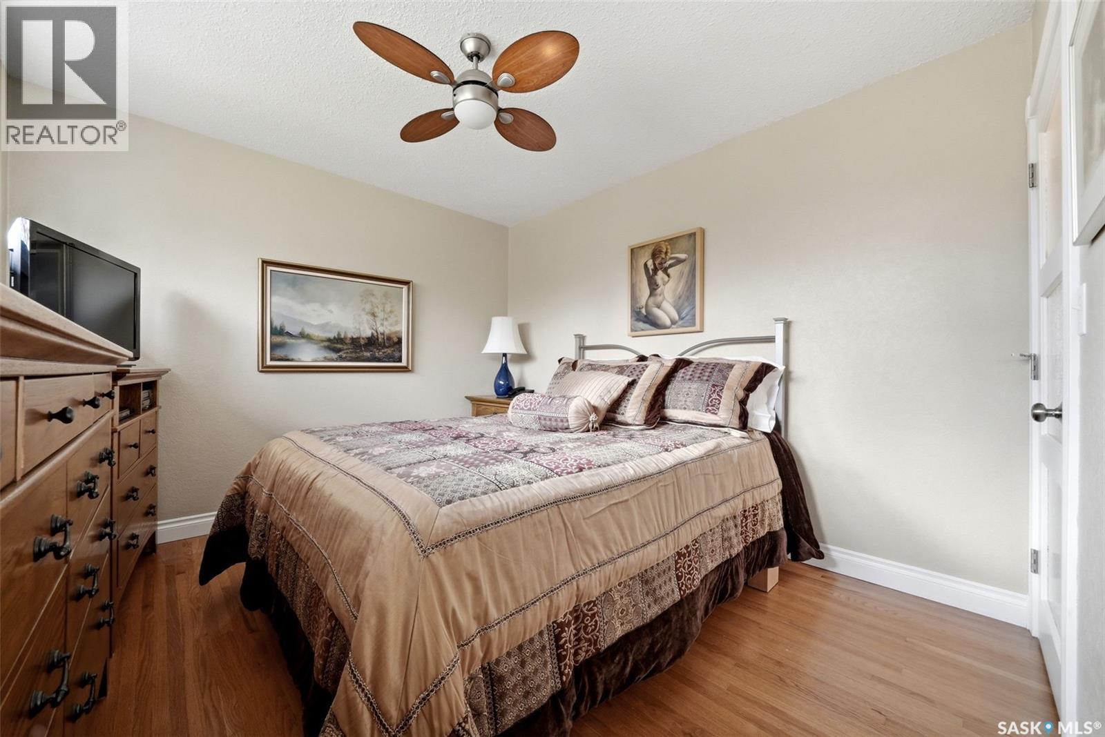 229 20Th Avenue E, Regina, SK - Indoor Photo Showing Bedroom