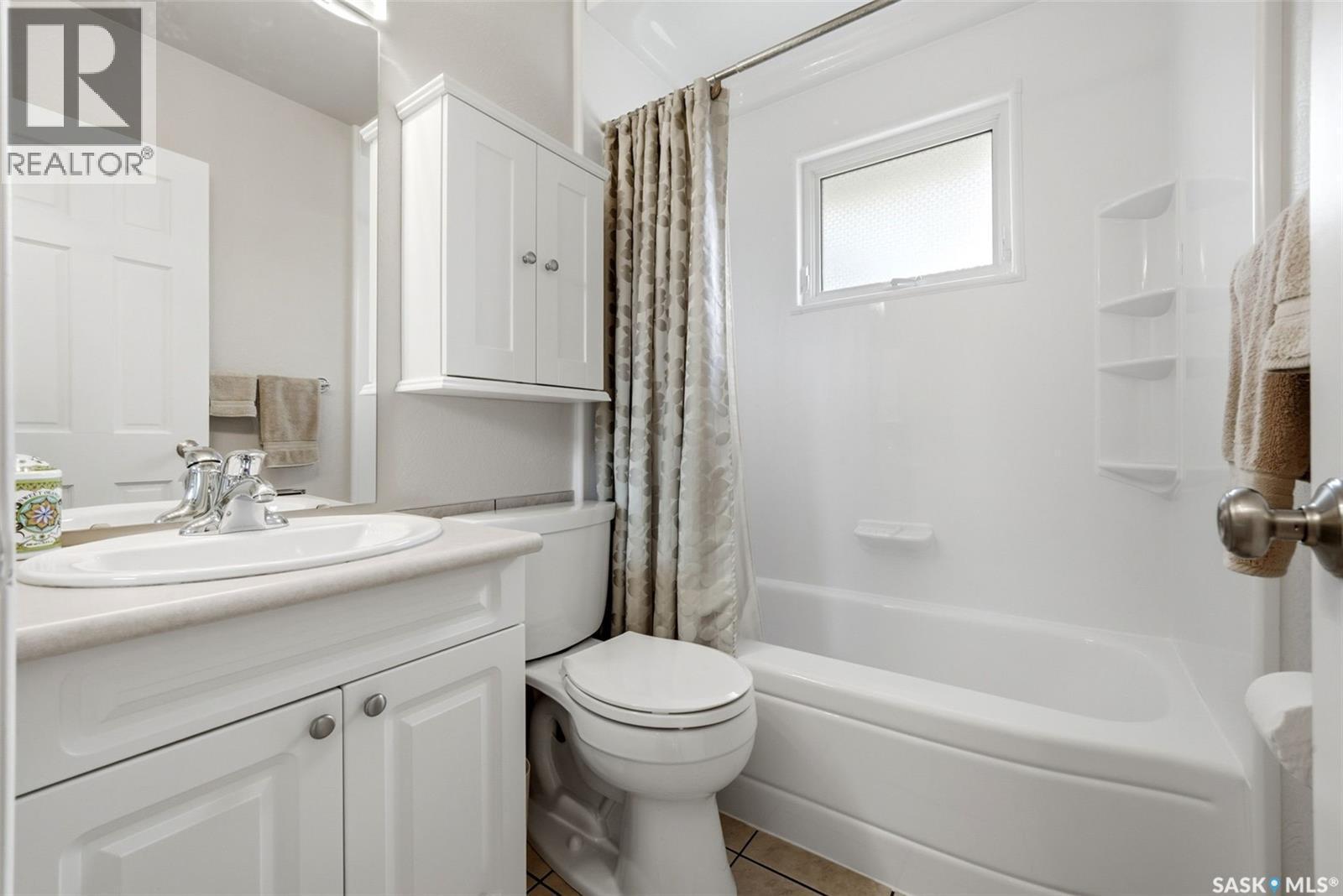229 20Th Avenue E, Regina, SK - Indoor Photo Showing Bathroom
