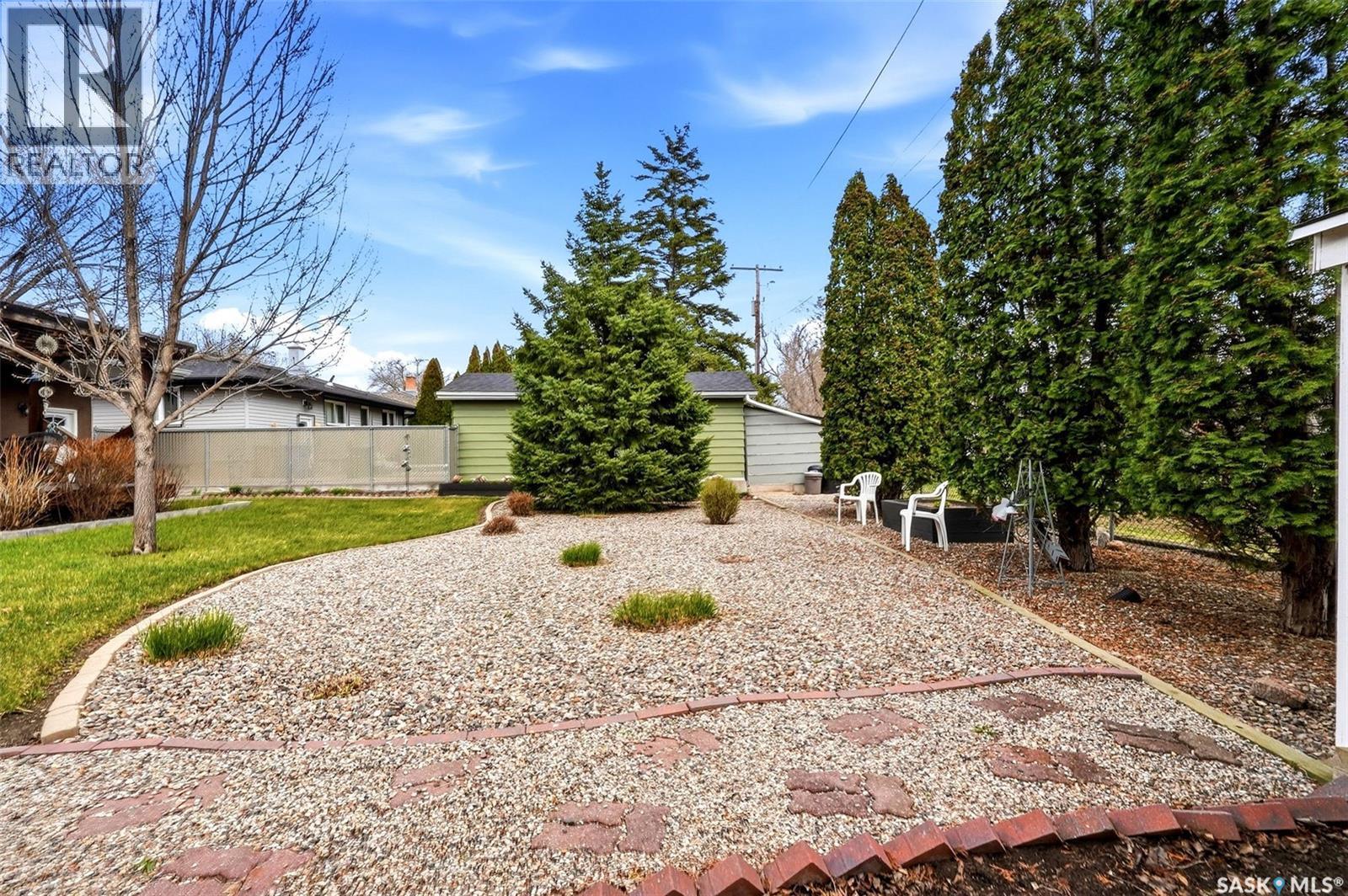 229 20Th Avenue E, Regina, SK - Outdoor