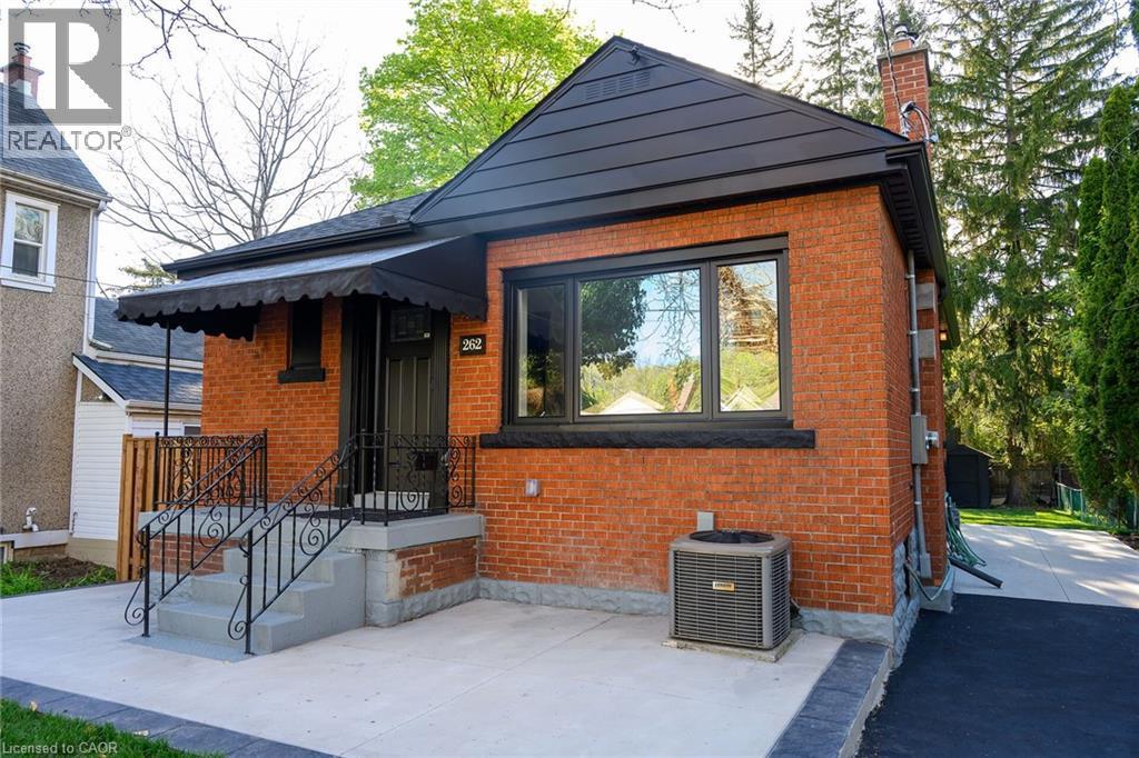 262 Broadway Avenue, Hamilton, ON - Outdoor With Exterior