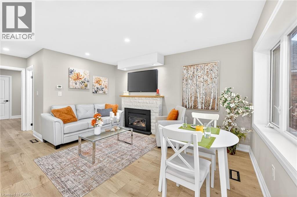 262 Broadway Avenue, Hamilton, ON - Indoor Photo Showing Living Room With Fireplace