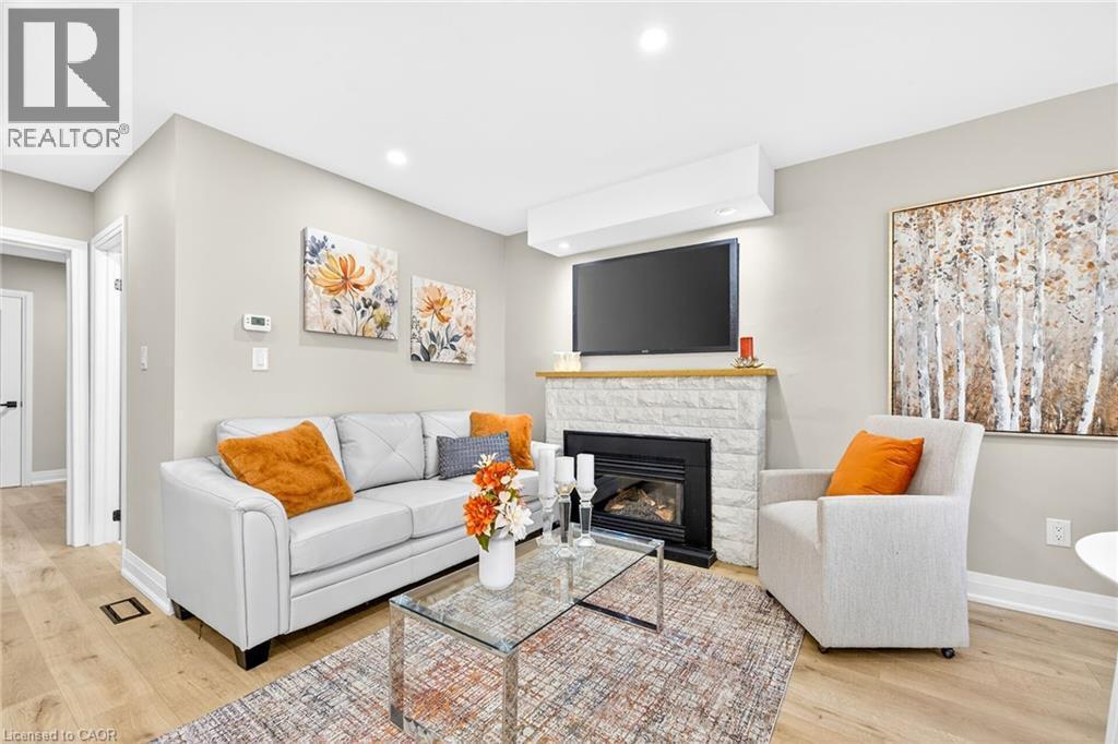262 Broadway Avenue, Hamilton, ON - Indoor Photo Showing Living Room With Fireplace