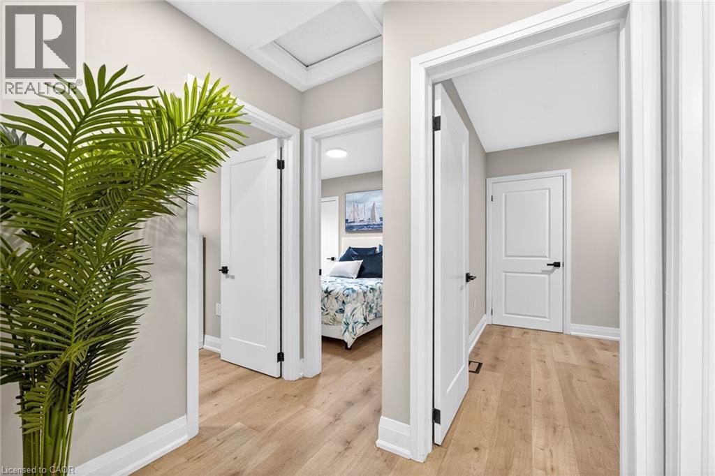 262 Broadway Avenue, Hamilton, ON - Indoor Photo Showing Other Room