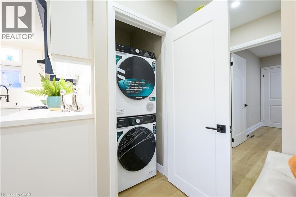 262 Broadway Avenue, Hamilton, ON - Indoor Photo Showing Laundry Room