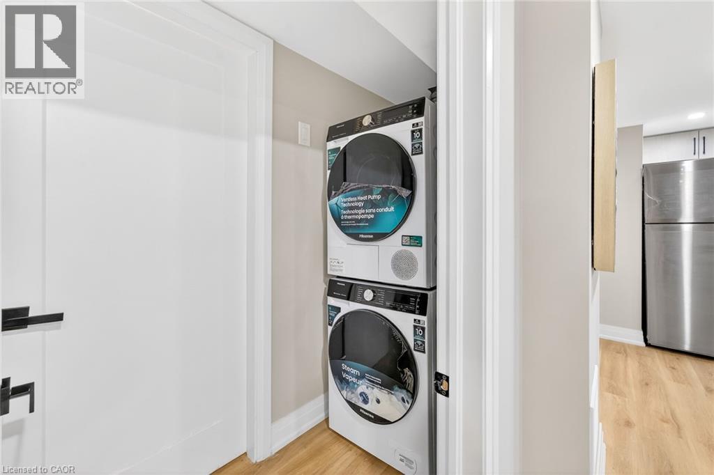 262 Broadway Avenue, Hamilton, ON - Indoor Photo Showing Laundry Room