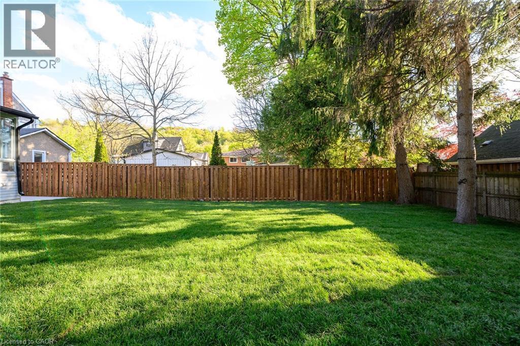 262 Broadway Avenue, Hamilton, ON - Outdoor With Backyard