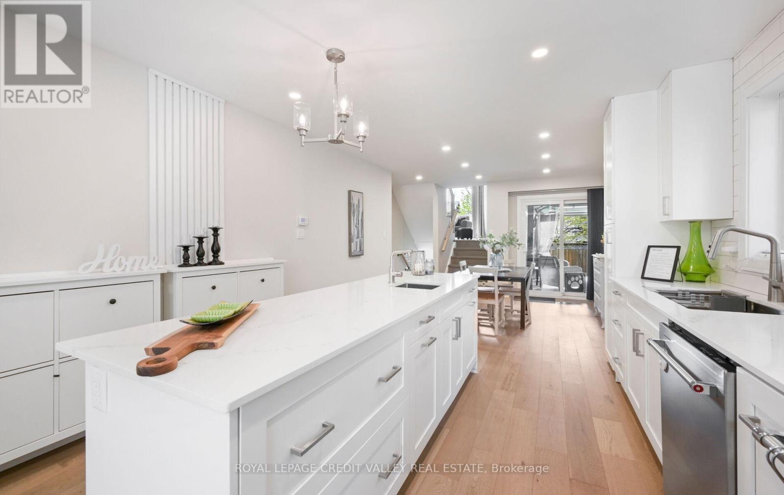 24 Pluto Drive, Brampton, ON - Indoor Photo Showing Kitchen With Upgraded Kitchen
