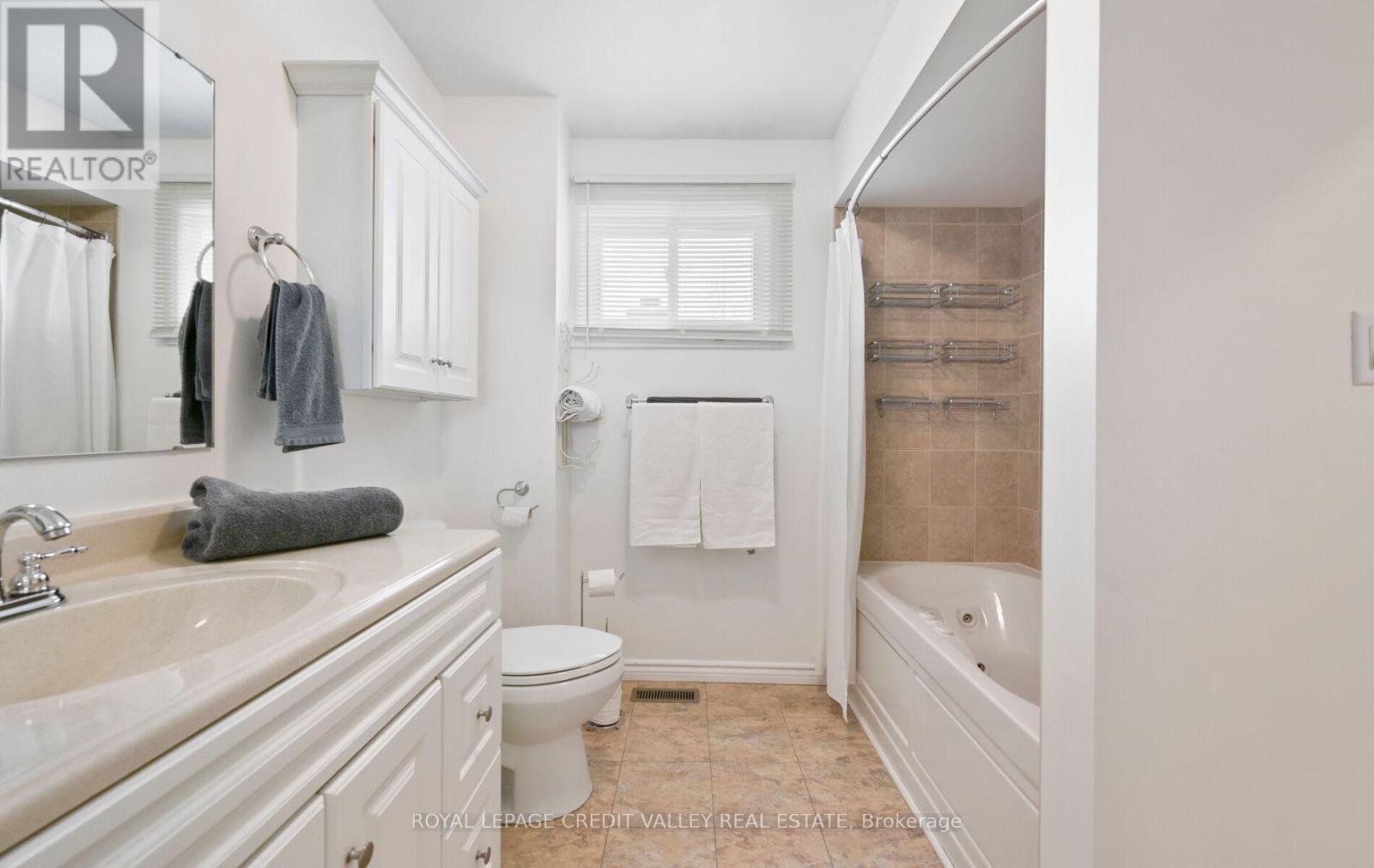 24 Pluto Drive, Brampton, ON - Indoor Photo Showing Bathroom