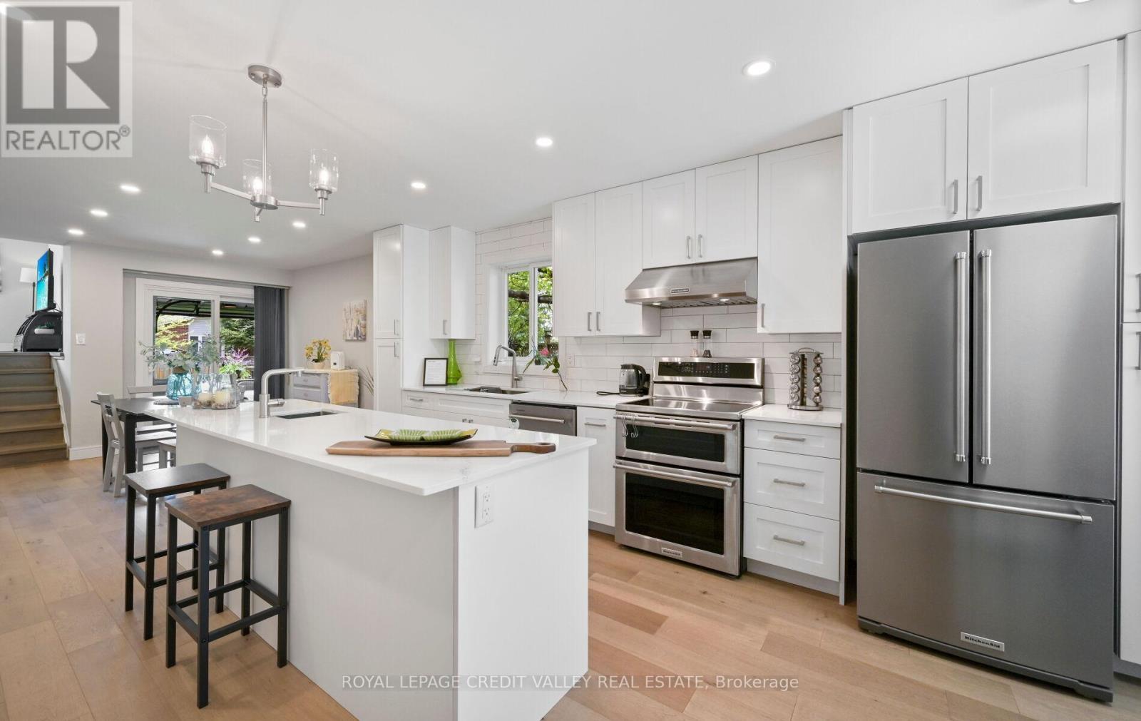 24 Pluto Drive, Brampton, ON - Indoor Photo Showing Kitchen With Upgraded Kitchen