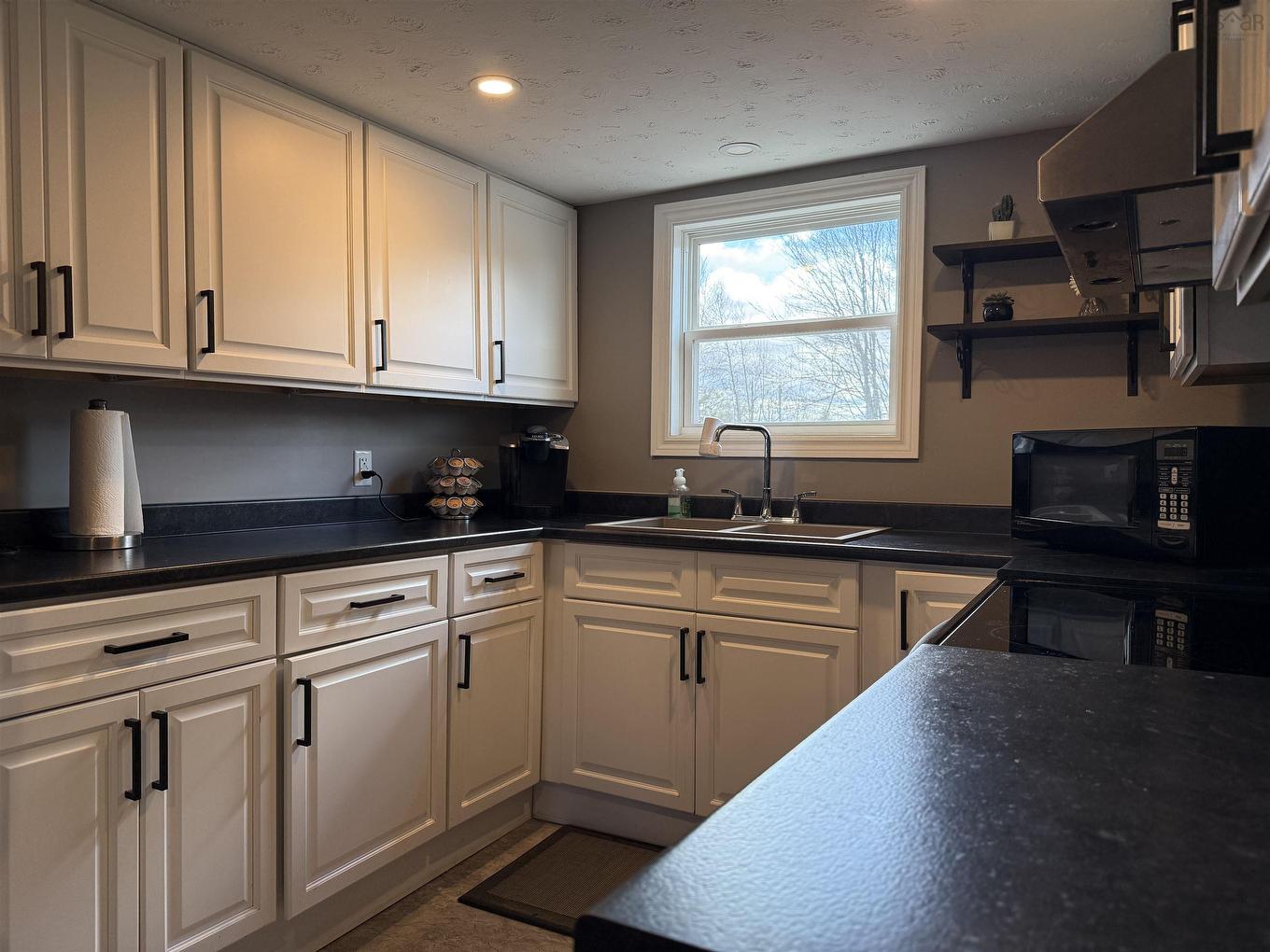 39 Coll Avenue, Stellarton, NS
