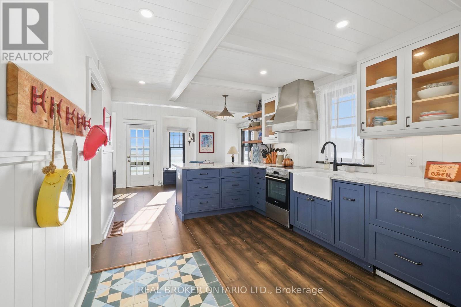 2021 Third Line, Douro-Dummer, ON - Indoor Photo Showing Kitchen With Upgraded Kitchen