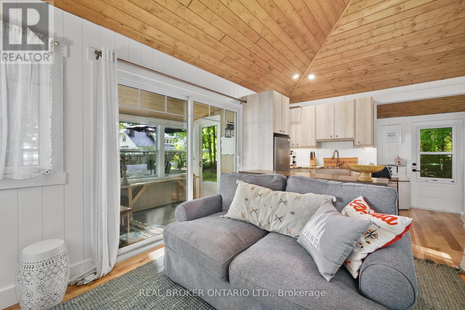 2021 Third Line, Douro-Dummer, ON - Indoor Photo Showing Living Room