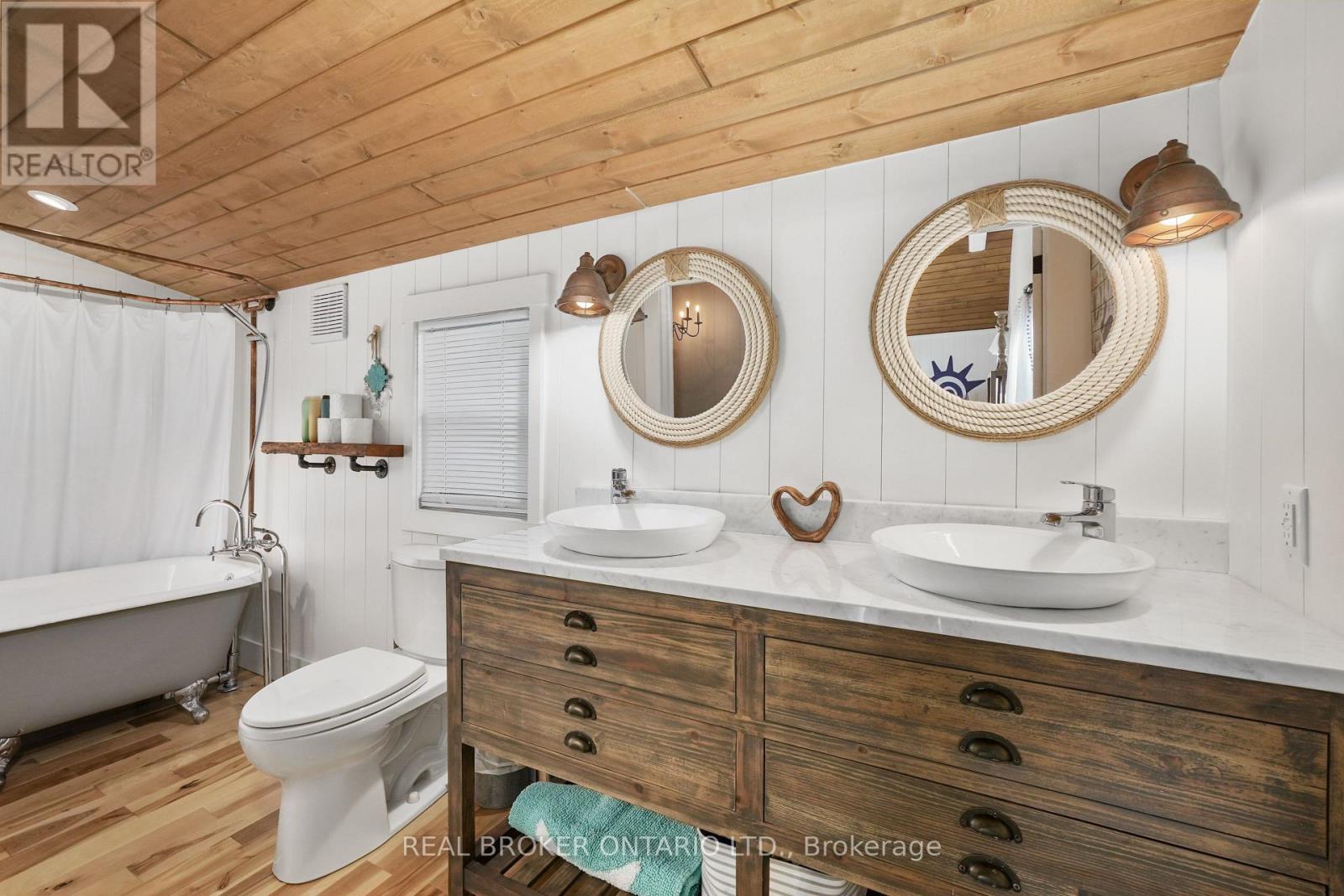 2021 Third Line, Douro-Dummer, ON - Indoor Photo Showing Bathroom