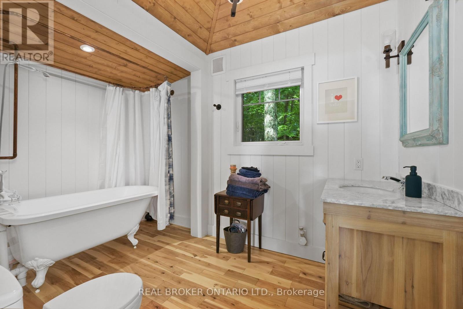 2021 Third Line, Douro-Dummer, ON - Indoor Photo Showing Bathroom