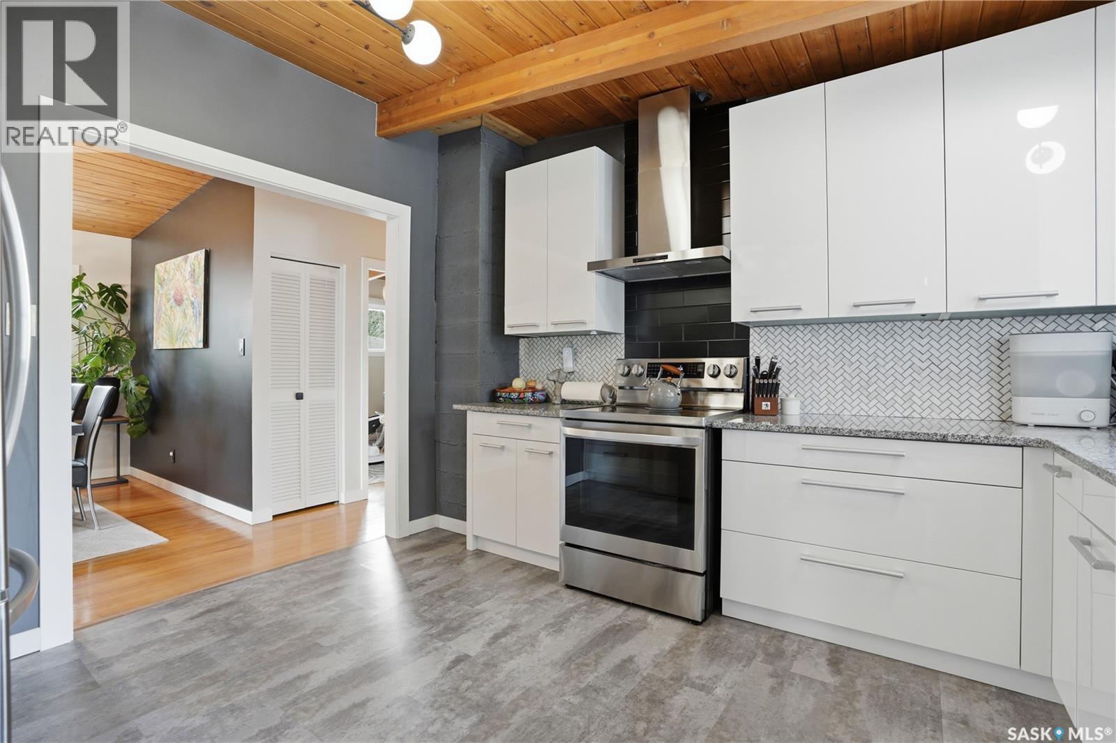 89 Phillips Crescent, Saskatoon, SK - Indoor Photo Showing Kitchen