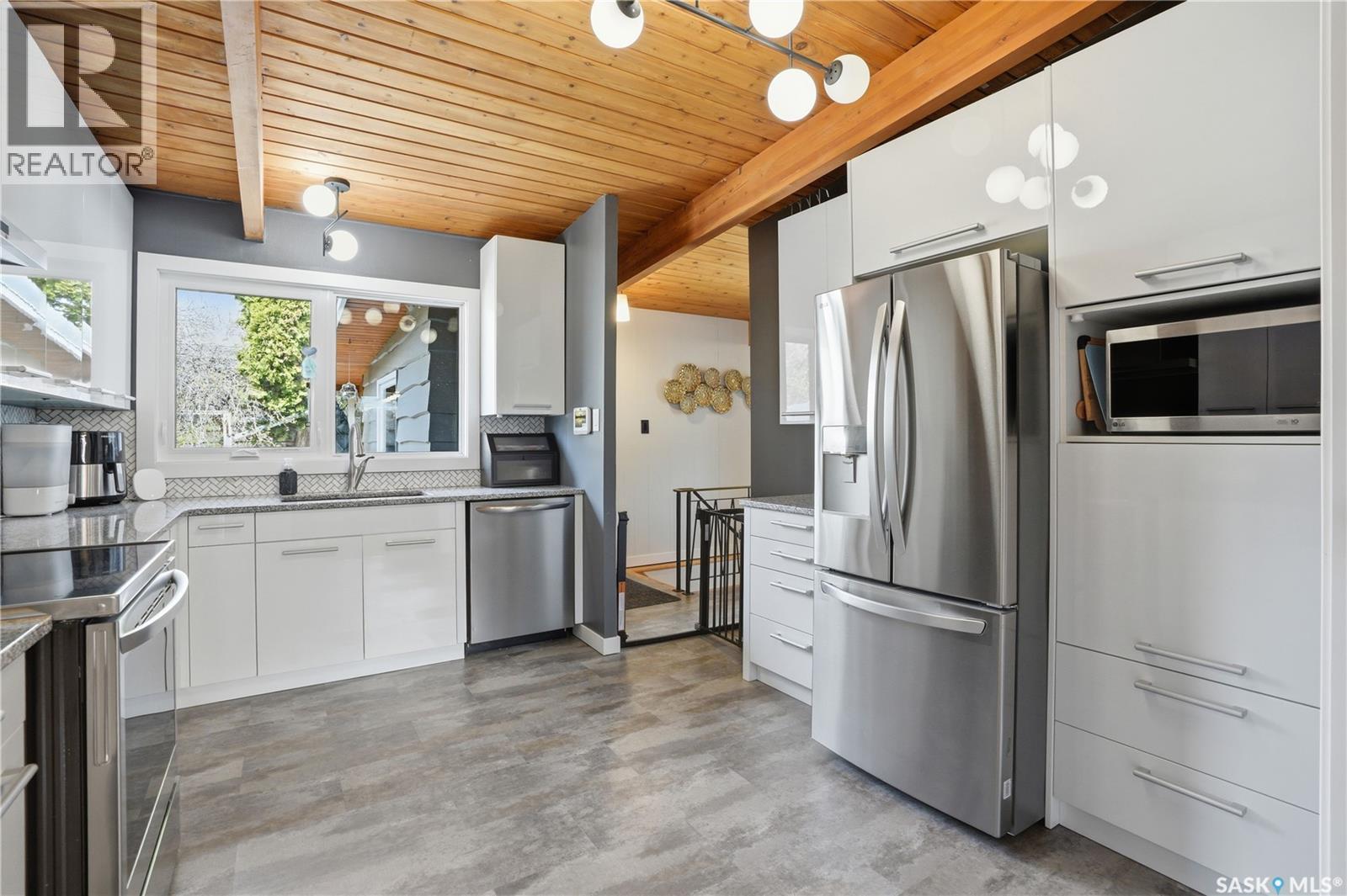 89 Phillips Crescent, Saskatoon, SK - Indoor Photo Showing Kitchen