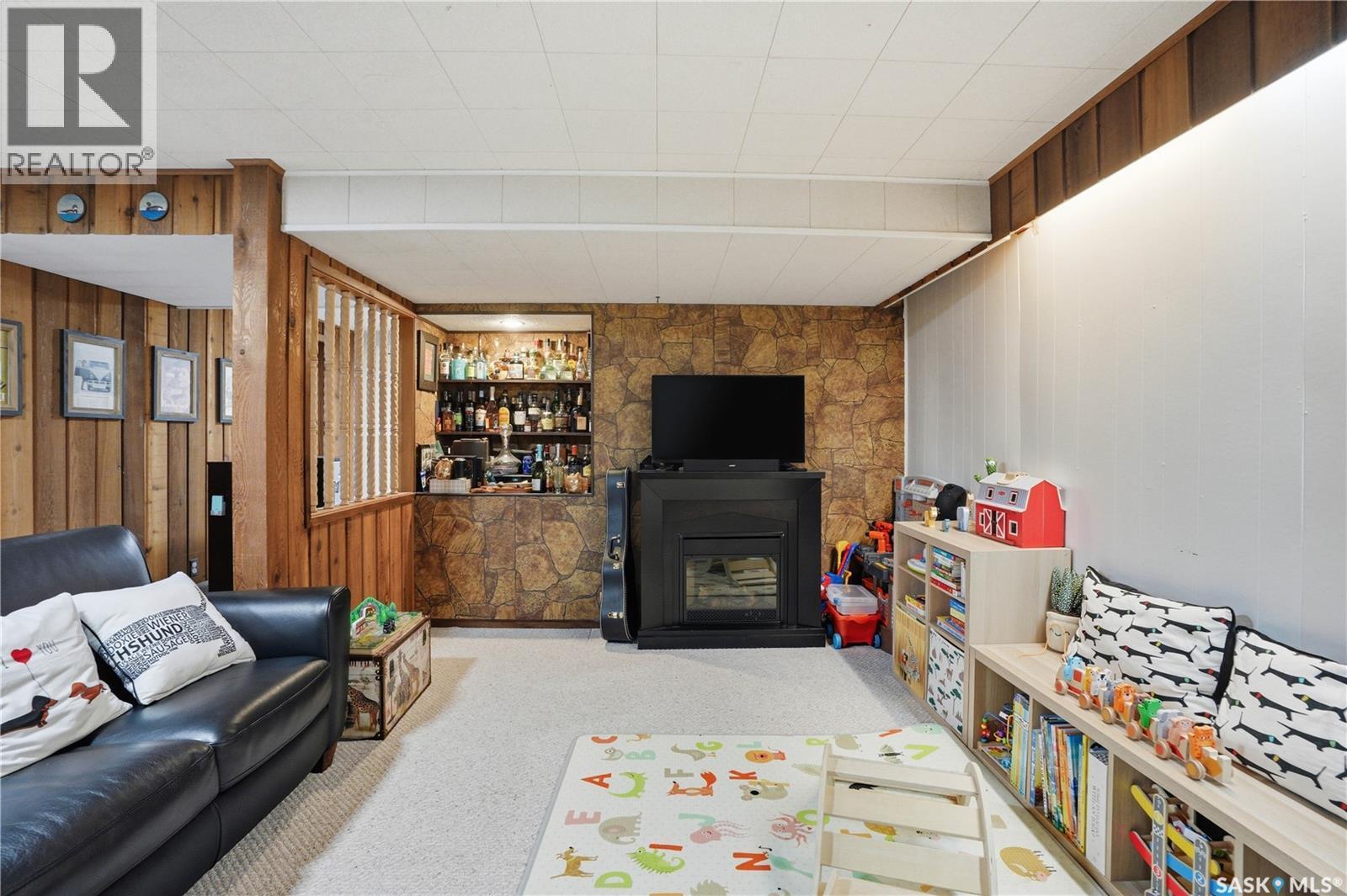 89 Phillips Crescent, Saskatoon, SK - Indoor With Fireplace