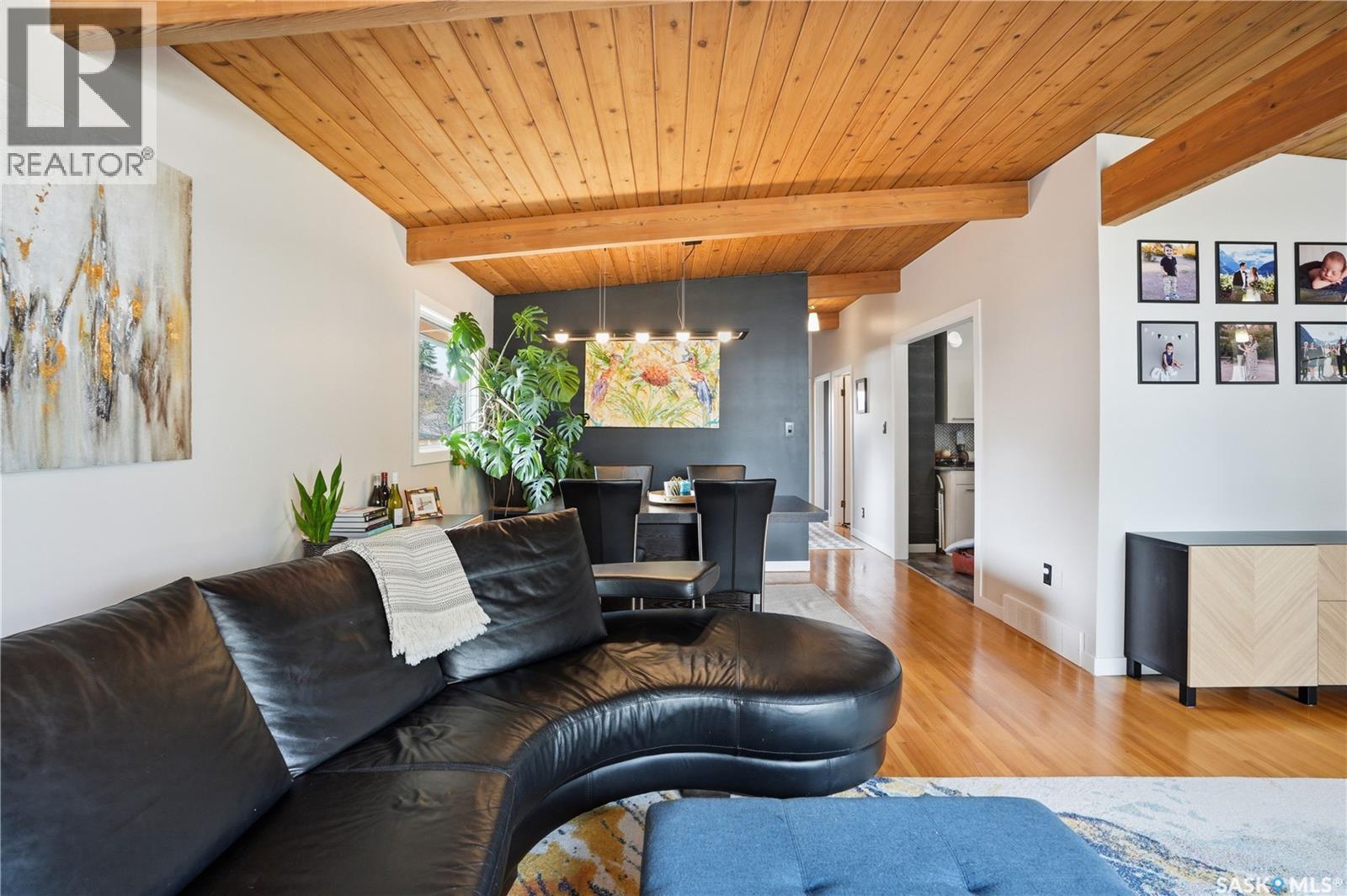 89 Phillips Crescent, Saskatoon, SK - Indoor Photo Showing Living Room