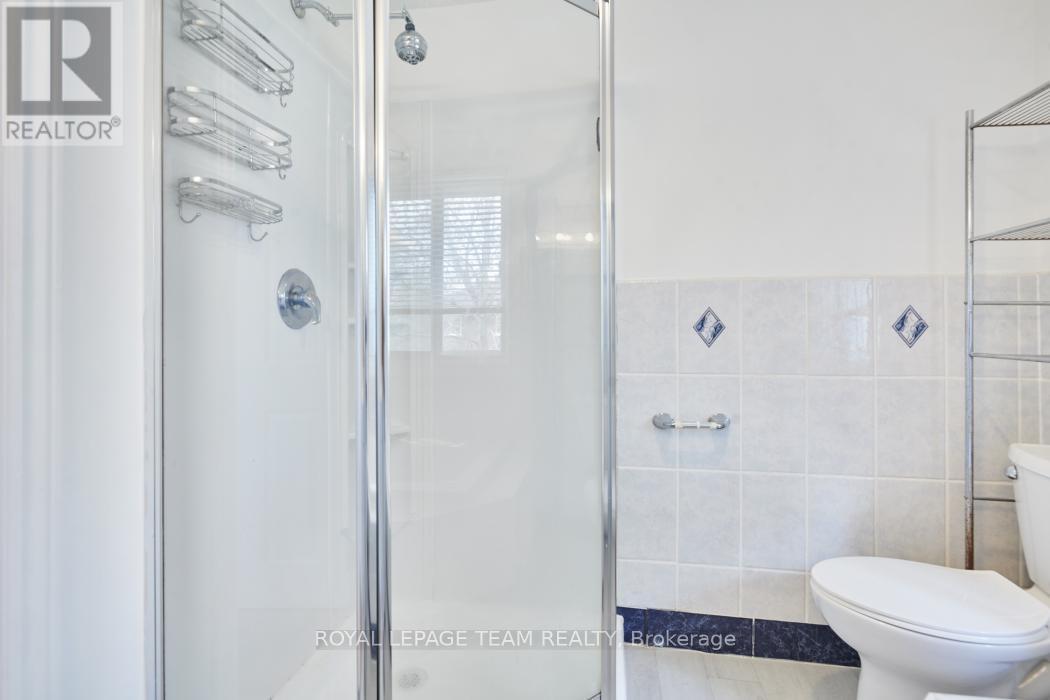 1104 Apolydor Avenue, Ottawa, ON - Indoor Photo Showing Bathroom