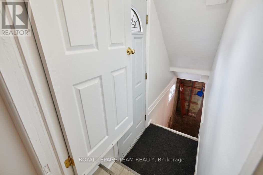 1104 Apolydor Avenue, Ottawa, ON - Indoor Photo Showing Other Room