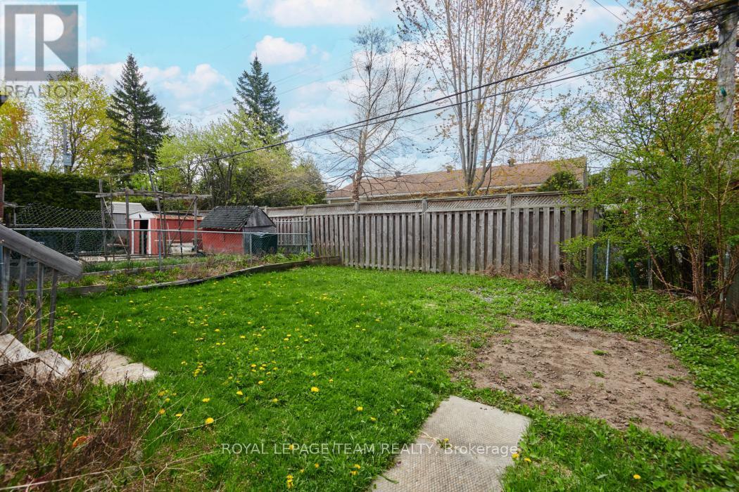 1104 Apolydor Avenue, Ottawa, ON - Outdoor
