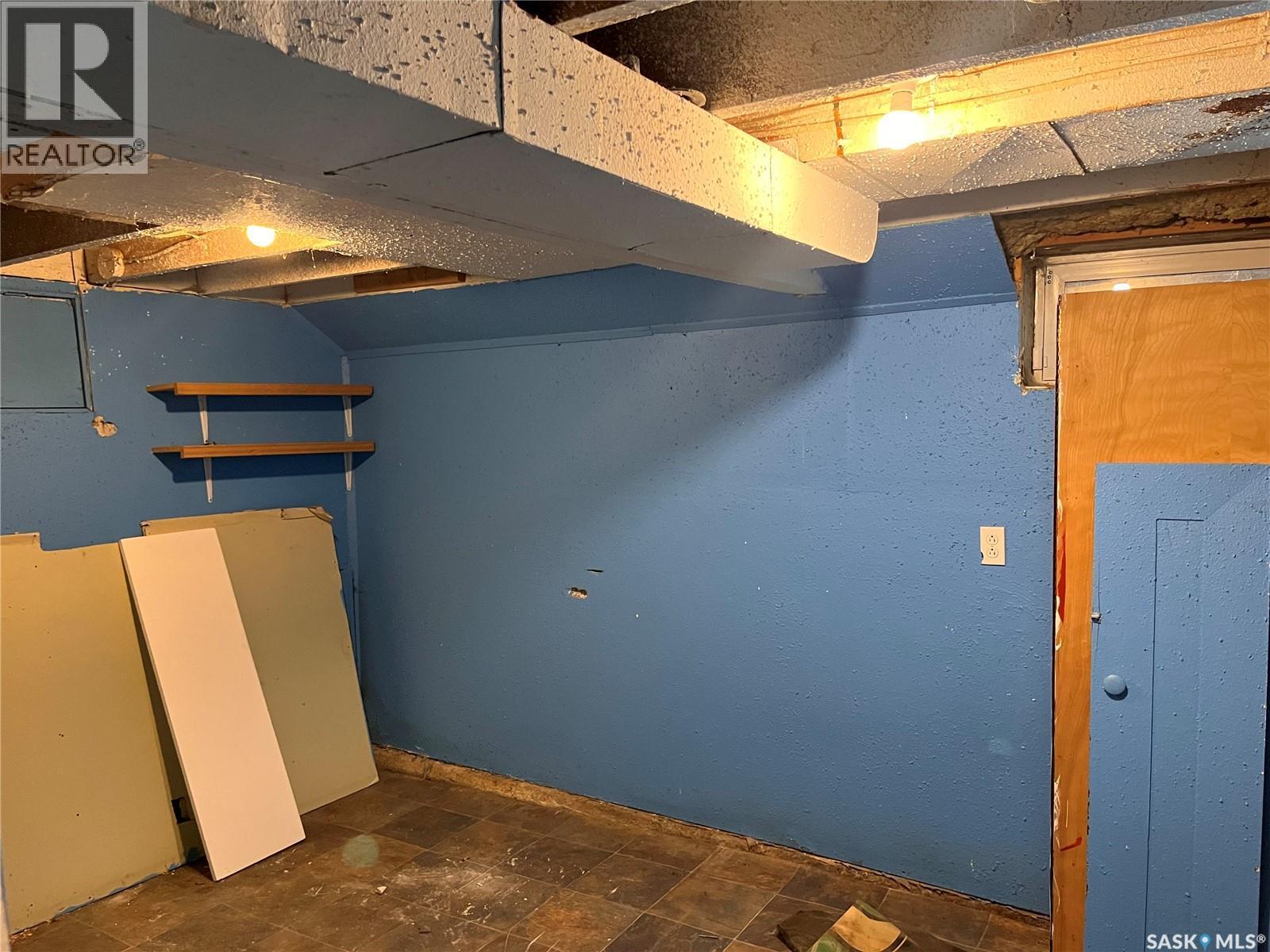701 I Avenue N, Saskatoon, SK - Indoor