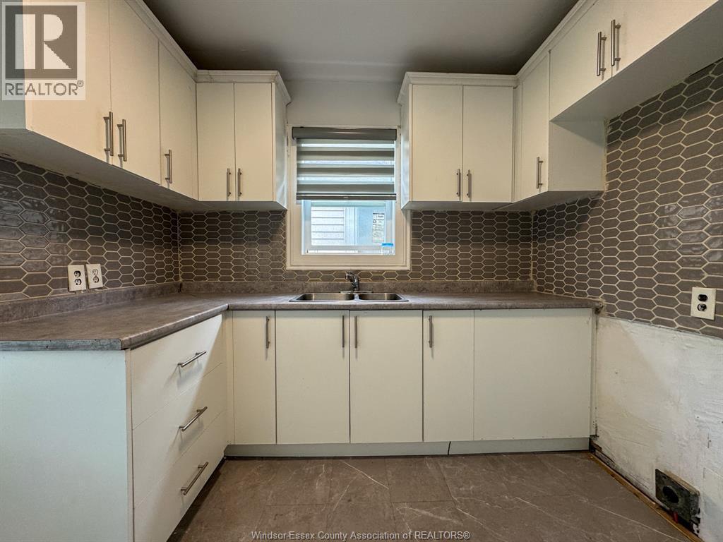 1842 Drouillard, Windsor, ON - Indoor Photo Showing Kitchen With Double Sink