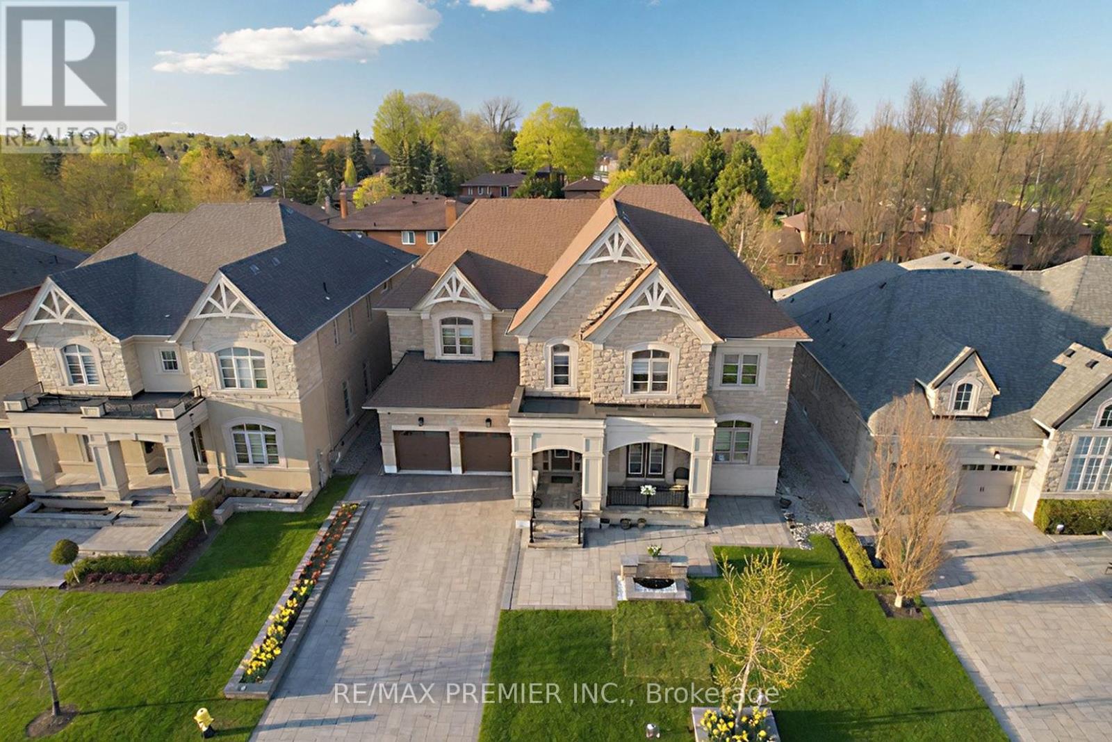 95 Sarracini Crescent, Vaughan, ON - Outdoor With Facade
