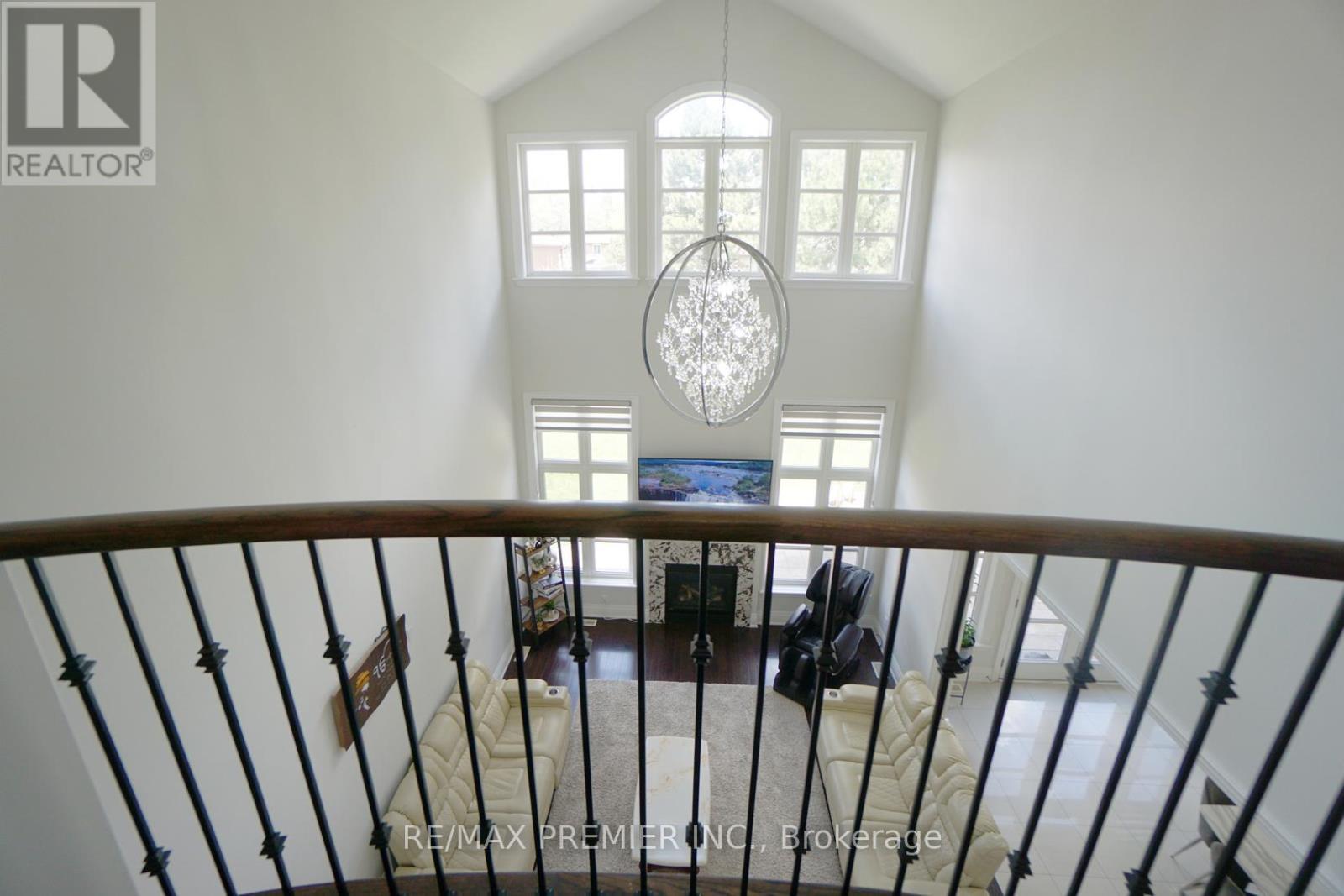 95 Sarracini Crescent, Vaughan, ON - Indoor Photo Showing Other Room