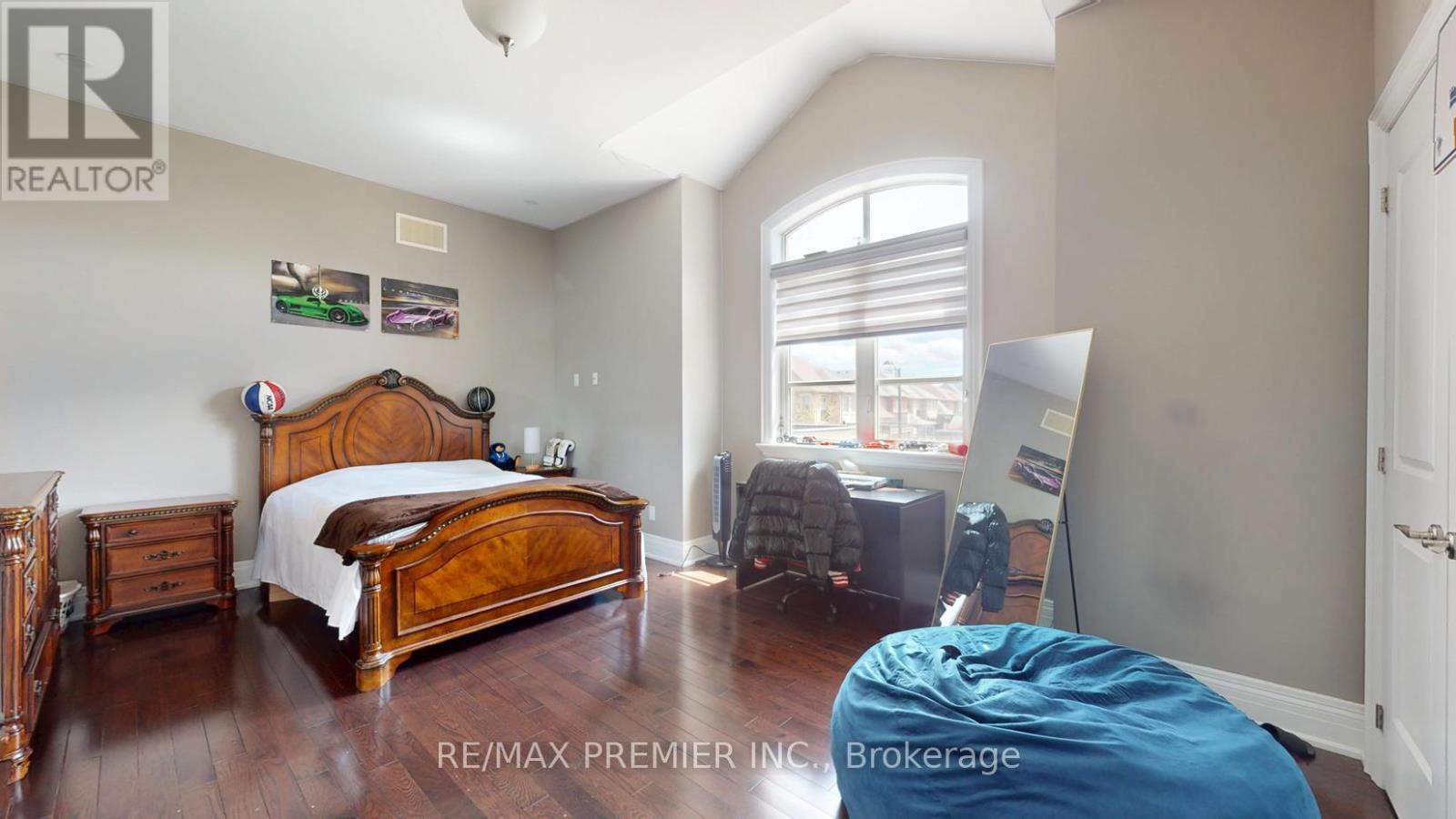 95 Sarracini Crescent, Vaughan, ON - Indoor Photo Showing Bedroom