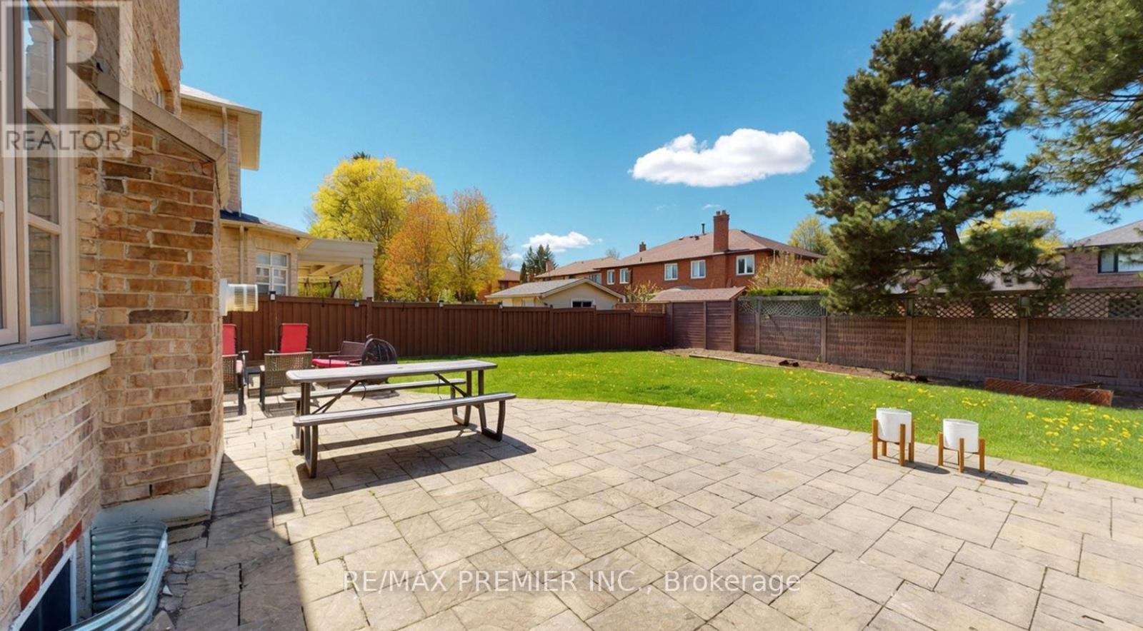 95 Sarracini Crescent, Vaughan, ON - Outdoor