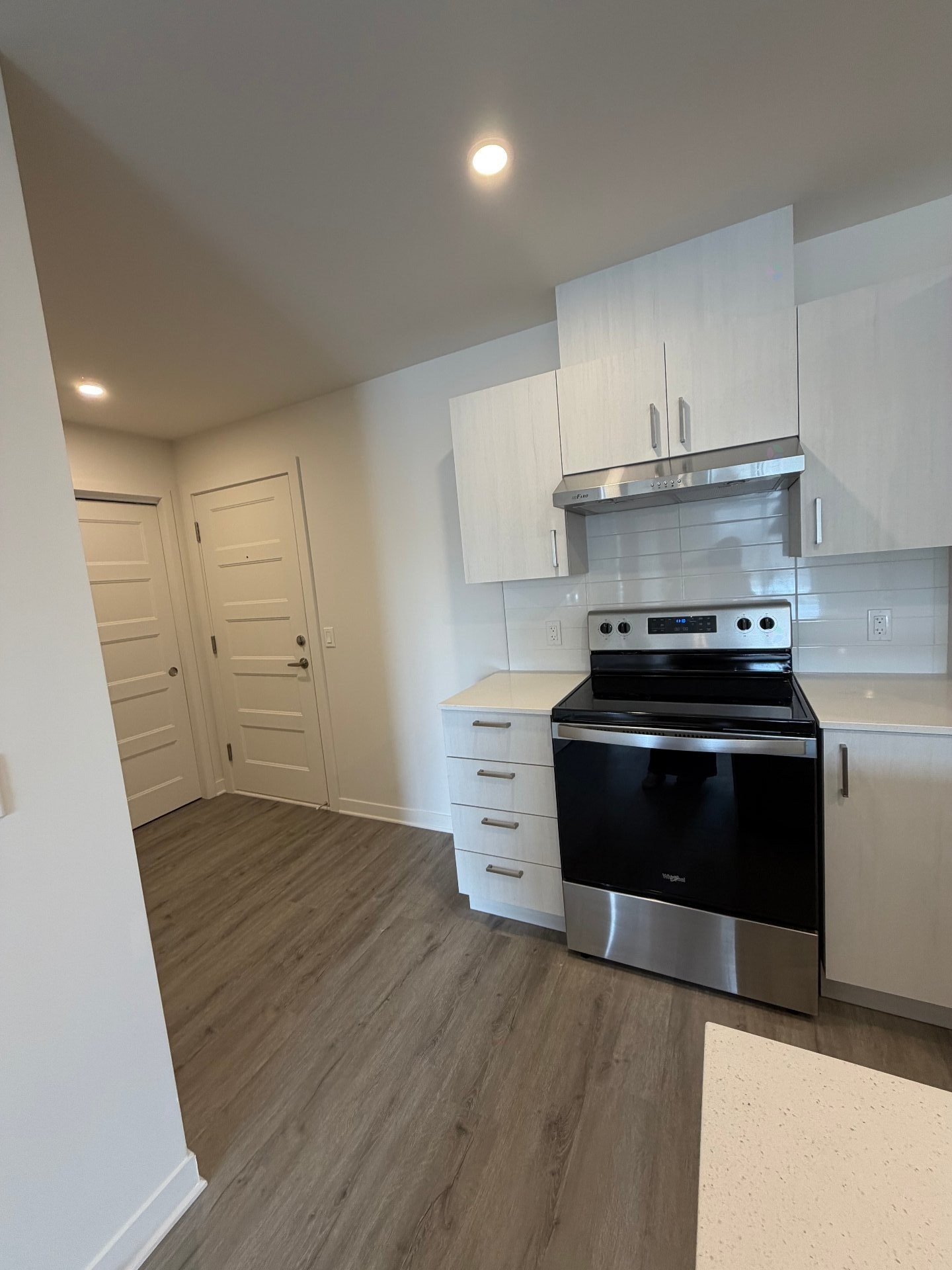 Mud Room - 204-416 Av. Barron, Lachute, QC - Indoor Photo Showing Kitchen