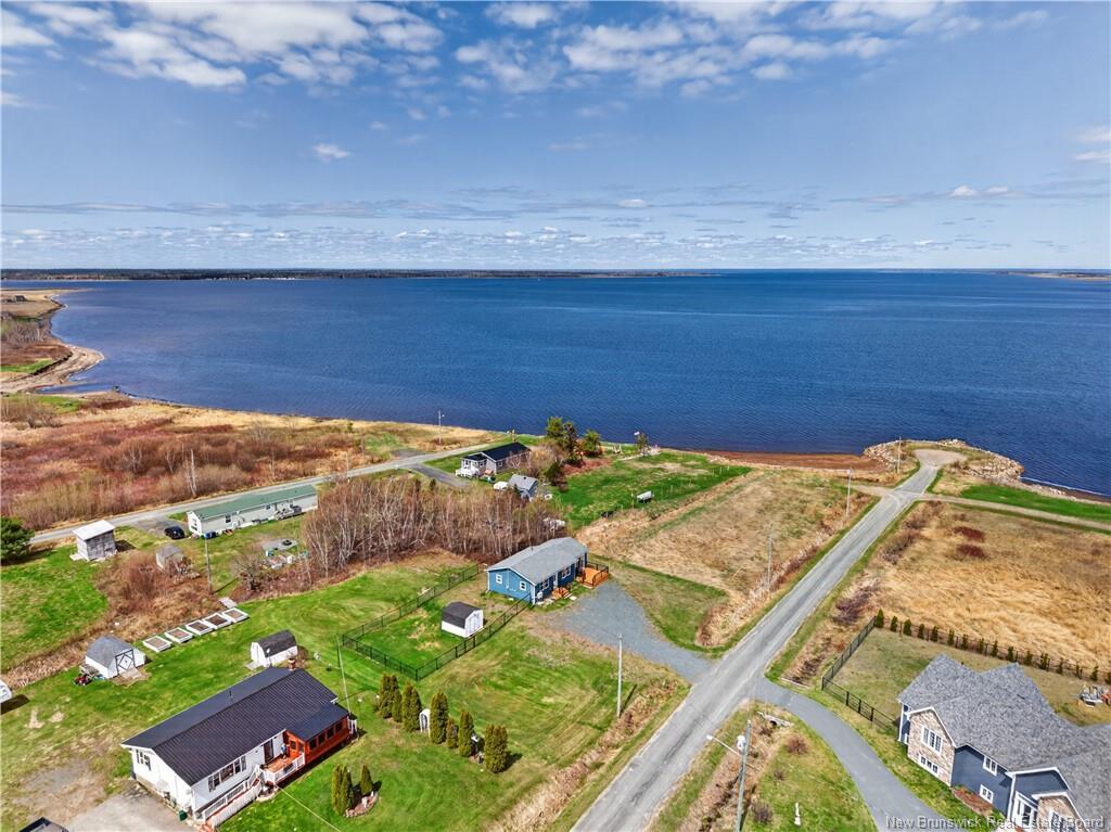 17 North Bayview Rd, Baie-Sainte-Anne, NB