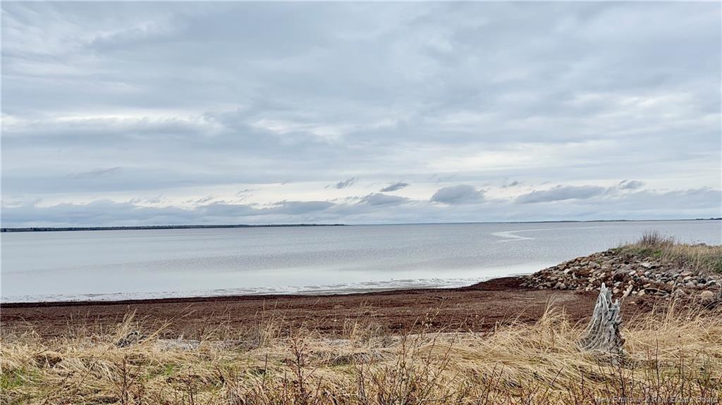 17 North Bayview Rd, Baie-Sainte-Anne, NB