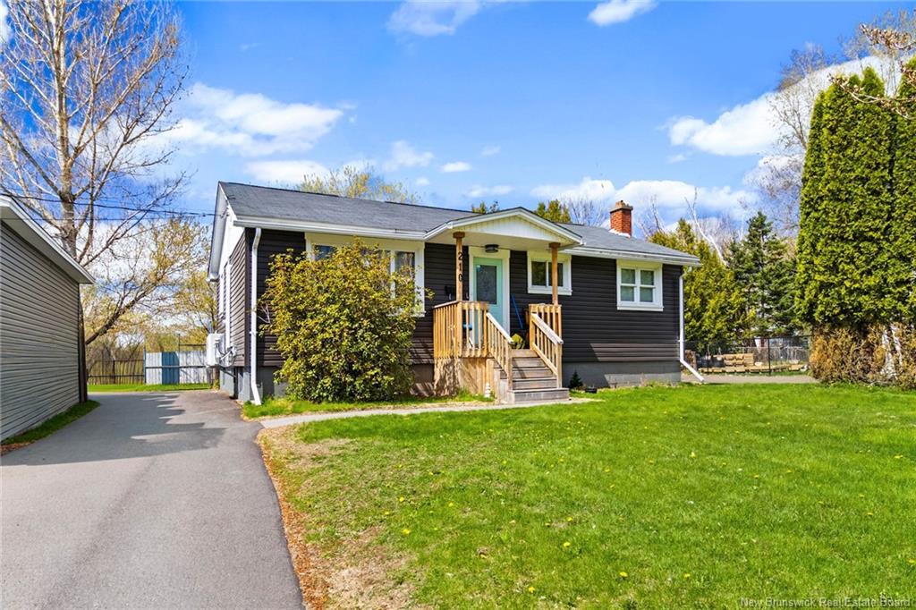 210 Mcneill Ave, Fredericton, NB