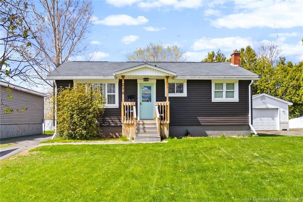 210 Mcneill Ave, Fredericton, NB