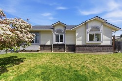 670 Arbutus St Qualicum Beach, BC V9K 1K1